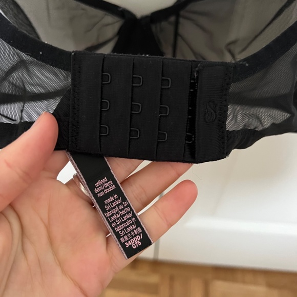 Victoria Secret 34DD - Picture 3 of 3